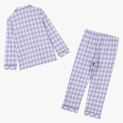 صورة بيجامة نوم كاروهات كلاسيكية